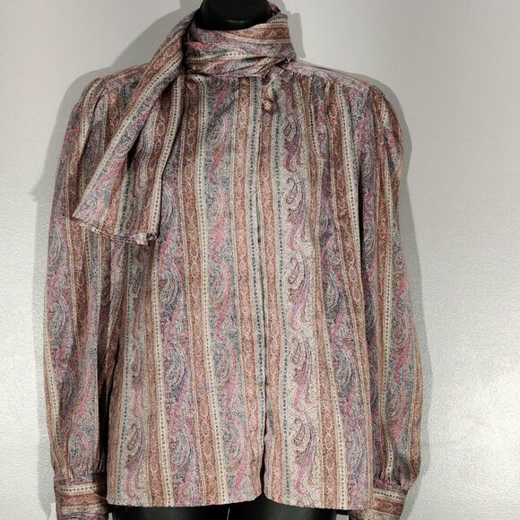 📏La Chine Classic by Glinda Wang Button-up with Built-in Scarf - Picture 3 of 7